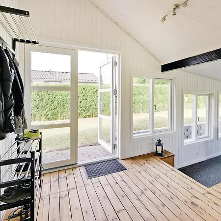 בית נופש Three-bedroom Holiday In אוטרופ