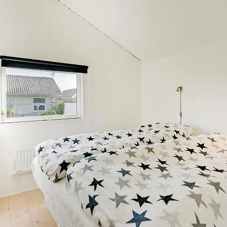 בית נופש Three-bedroom Holiday In אוטרופ