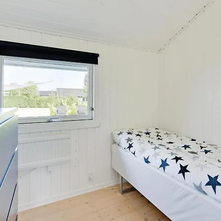 Three-bedroom Holiday In * אוטרופ