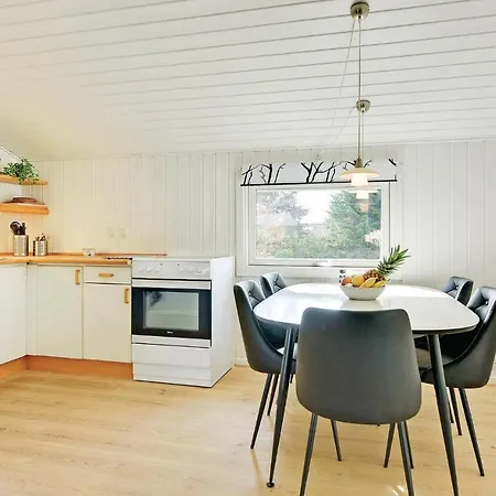 Three-bedroom Holiday In אוטרופ