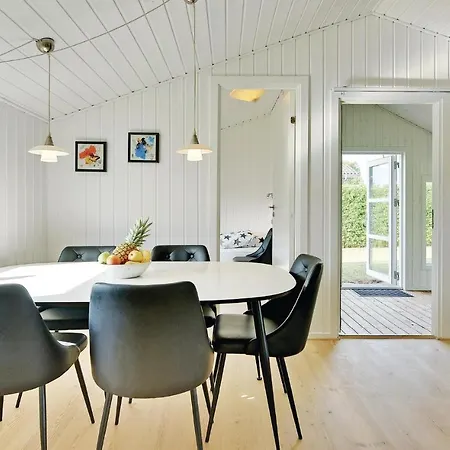 Three-bedroom Holiday In בית נופש *