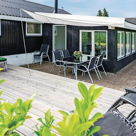 Three-bedroom Holiday In אוטרופ
