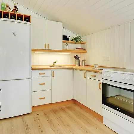 בית נופש Three-bedroom Holiday In אוטרופ