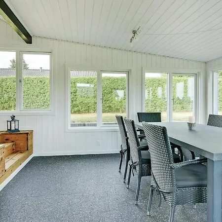 Three-bedroom Holiday In * אוטרופ