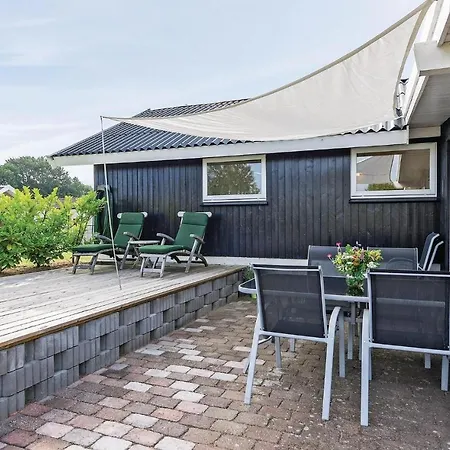 Three-bedroom Holiday In אוטרופ